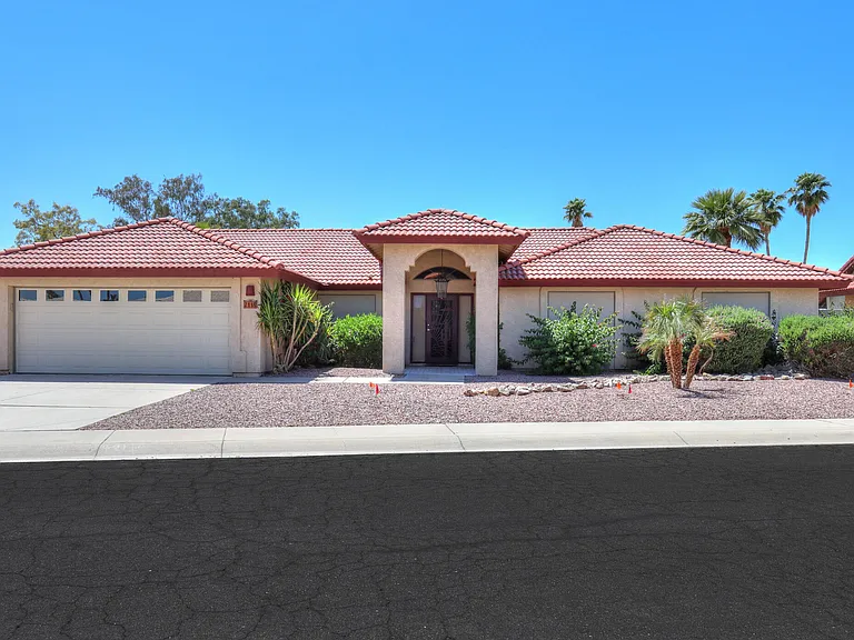 Fairway Vista Villa — Front Entry